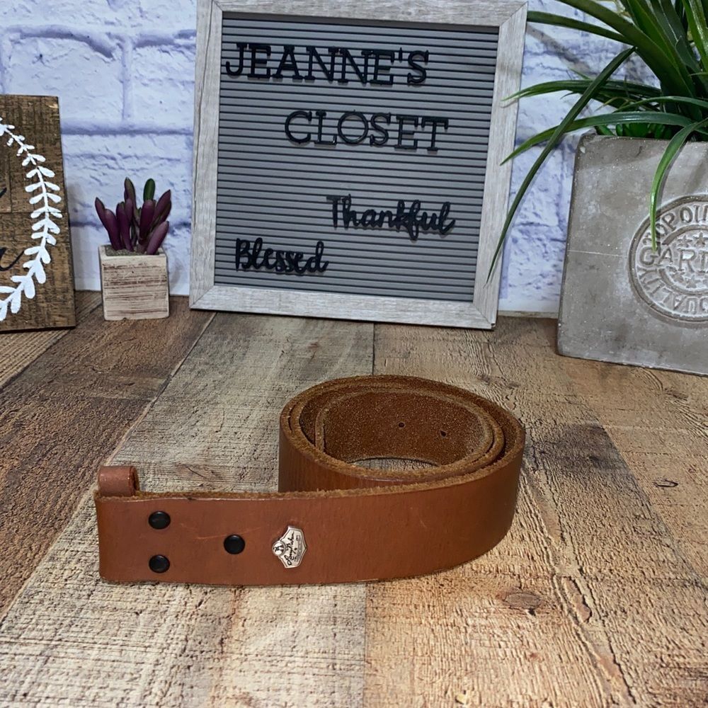 Larry Mahan Mens Brown Leather Belt No Buckle Size 36 USA